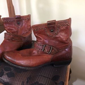 Gorgeous Frye boots w detailed studs.